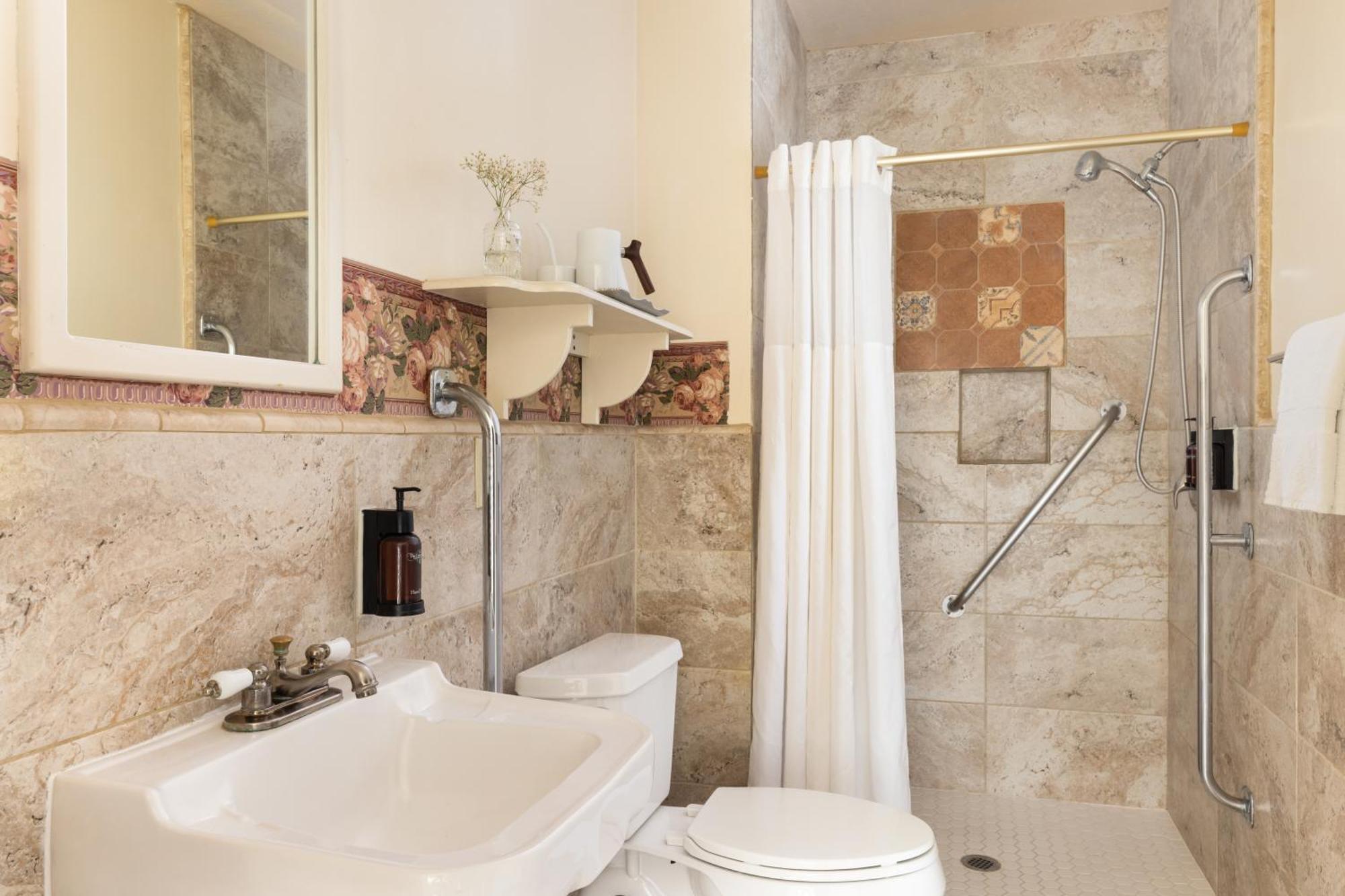 פסיפיק גרוב Centrella Hotel, A Kirkwood Collection Hotel חדר תמונה